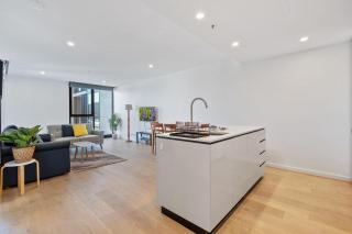 Sleek 1-Bed Canberra Flat with Gym & Sauna Access - Canberra - 9