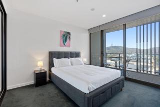 Sleek 1-Bed Canberra Flat with Gym & Sauna Access - Canberra - 5