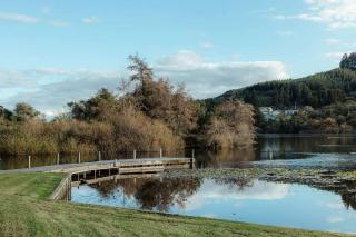 Okere Lake House - Lakefront with Private Jetty - Okere Falls - 6