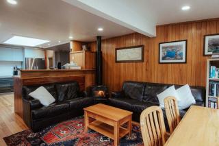 Okere Lake House - Lakefront with Private Jetty - Okere Falls - 1