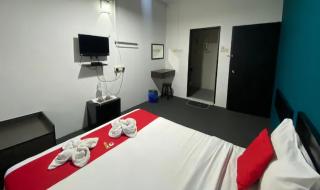 Captain Hotel Cafe & Bistro - Sitiawan - 2