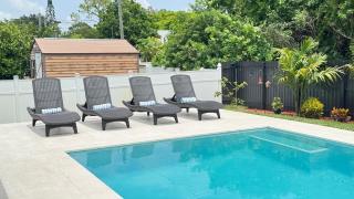 Vacation Home with Tropical Courtyard and Pool - Fort Myers - 9