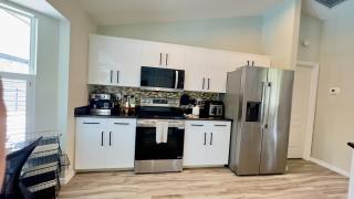Vacation Home with Tropical Courtyard and Pool - Fort Myers - 2