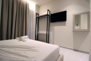 Central O & S Hotel - Ksamil - 5