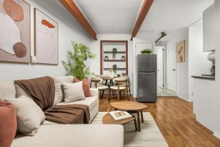 Chic Modern Unit in NYC - 8