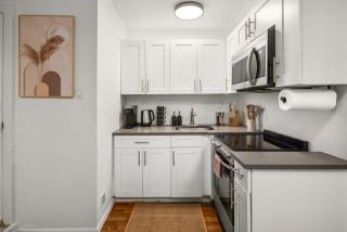 Chic Modern Unit in NYC - 7