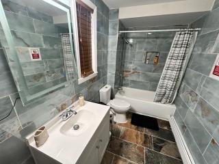 The Comfort Inn 6 guests up to 8 25 min from NYC - 5