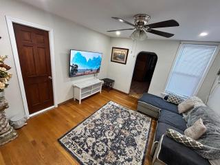 The Comfort Inn 6 guests up to 8 25 min from NYC - 6