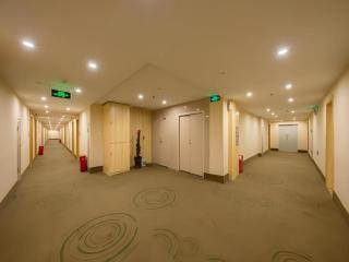 GreenTree Inn Zhanjiang Haitian Bus Station - 4
