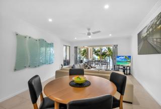 Morado at Island Views—A Palm Cove Poolside Oasis - Palm Cove - 3