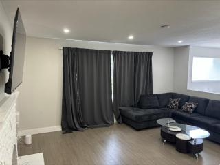 Cozy 3-Bedroom Retreat in Surrey Share Save - Surrey - 9