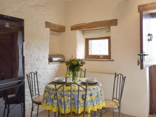 Hayloft Cottage - 3