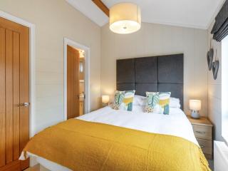 4 Lakeside Lodge - 3