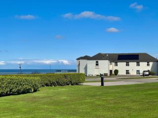 Platinum - Uk35817 - Llanddulas - 1