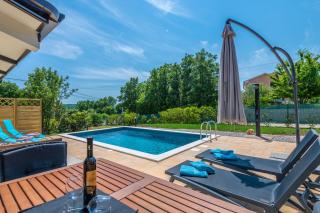Villa Mini Villa, a romantic, new and compact house with pool - 2