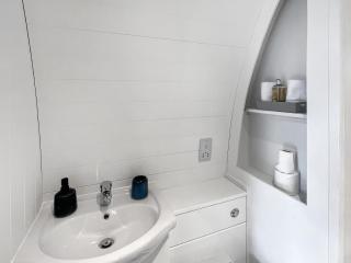 Bombie Glamping Pod - 4