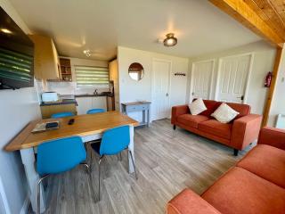 Bright & Modern Chalet, Moments From The Beach - Westward Ho - 4