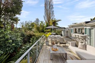 Stylish Gully Retreat with Spa and Office - Hamilton - 8