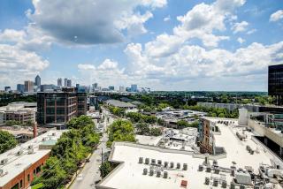 NEW Luxury Midtown Views , Sleeps 7, Free Parking - 3