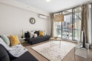 Spacious Modern Apt for 6 Next to Darling Harbour - 2