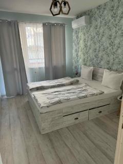 Spacious 2-Room Flat Near Metro Mall - 0
