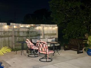 Spacious Lake Retreat for Families - 9