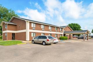 Super 8 by Wyndham Blue Earth - Blue Earth - 0