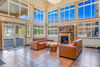 Days Inn by Wyndham Golden - 7