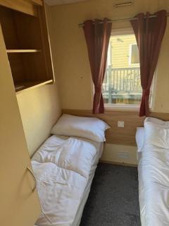 Lovely Dog Friendly 8 Berth Caravan At Sunnydale, Lincolnshire Ref 35197S - 3