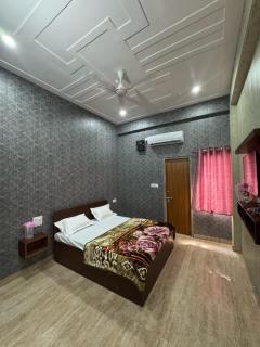 Hotel Radha Krishna Dham - 4