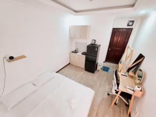 10 minutes walk from Bui vien - 8