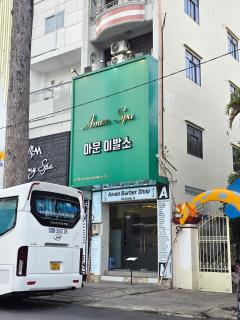 10 minutes walk from Bui vien - 7