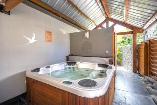 COTTAGE OCEAN classé 3 étoiles - 4 à 6 personnes - 2 chb - Accès direct à la plage et à l'esplanade de Boucan Canot avec ses bars et restaurants - Saint-Gilles-les Bains - 2