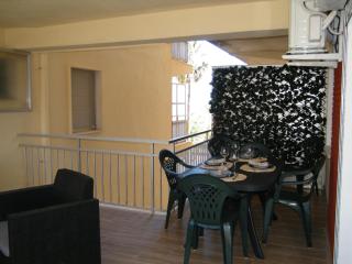 Playa de Gandía, apartamento renovado en primera línea con terraza, aire acondicionado y parking - ES-314-22 - 4