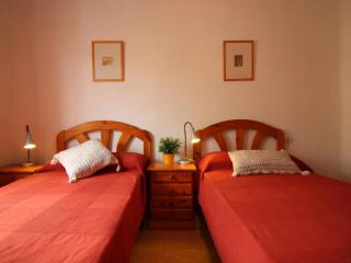 Apartamento céntrico en Roses, a 300m de la playa, con terraza solarium y WiFi. - ES-228-97 - 1