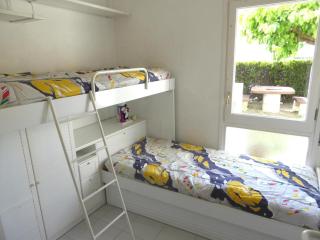 Apartamento con terraza, jardín y piscina comunitaria a 200m de la playa en Sant Carles - ES-228-130 - Llança - 2