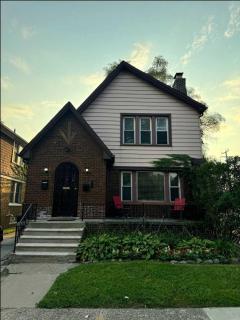 Bright 2BR Upper Duplex - University District home - 8