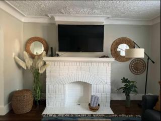 Bright 2BR Upper Duplex - University District home - 7