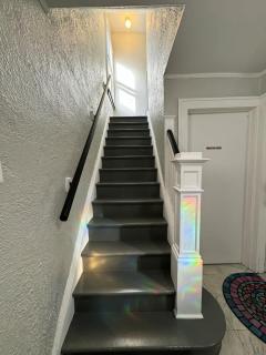 Bright 2BR Upper Duplex - University District home - 3