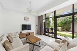 Elegant 3BR Villa with Access to Pool & Gym - 3