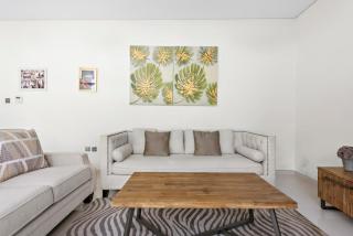 Elegant 3BR Villa with Access to Pool & Gym - 1