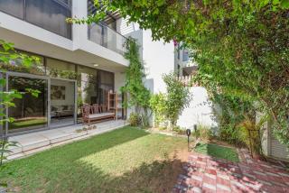 Elegant 3BR Villa with Access to Pool & Gym - 5