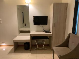 Hotel O Metro - Rajkot - 1