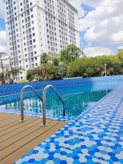 classy executive three bedroom apartment with swimming pool, fully equipped gym ample parking space children playing ground and amazing scenic views - Nairobi - 7