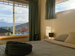 The Lindisfarne Loft - close to CBD and Airport - 2