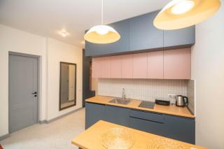 1BR Apt with Modern Comfort & Balcony - by Wehost - 9