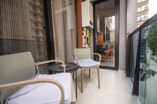 1BR Apt with Modern Comfort & Balcony - by Wehost - 7