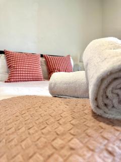 Cozy Apartment with Balcony - Melbourne - 3