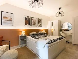 Palace Quarter 1 Peaceful Modern Central Top Floor Apartment - Budapest - 6