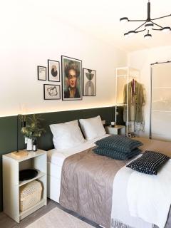 Palace Quarter 2 Peaceful Modern Central Top Floor Apartment - 9